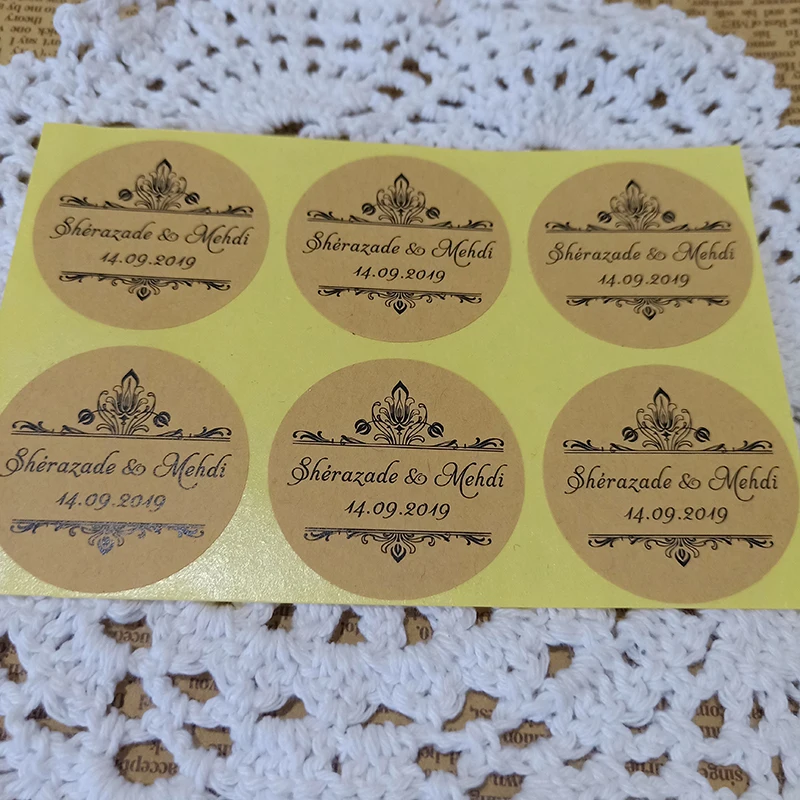 Autocollant sur fond Kraft