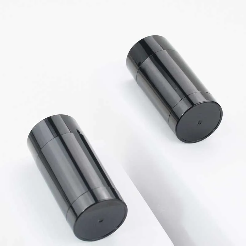Bouteilles de déodorant noir