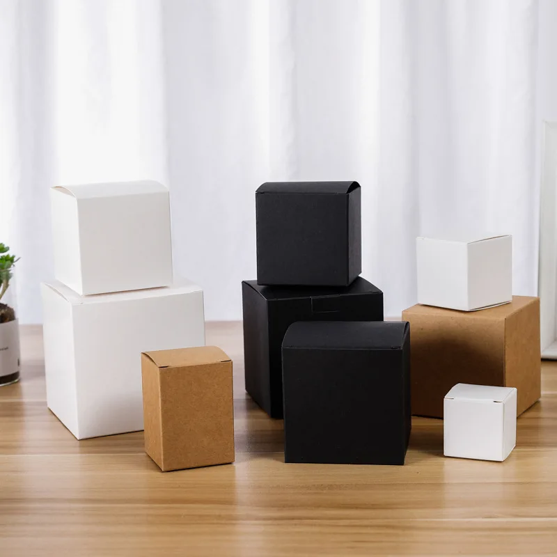Boîte-cadeau carrée en kraft