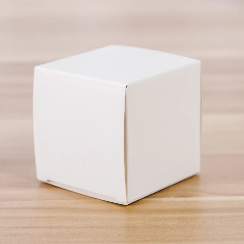 Boîte-cadeau carrée en kraft