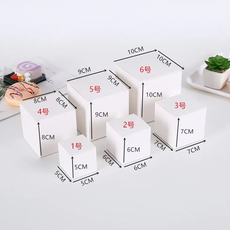 Boîte-cadeau carrée en kraft