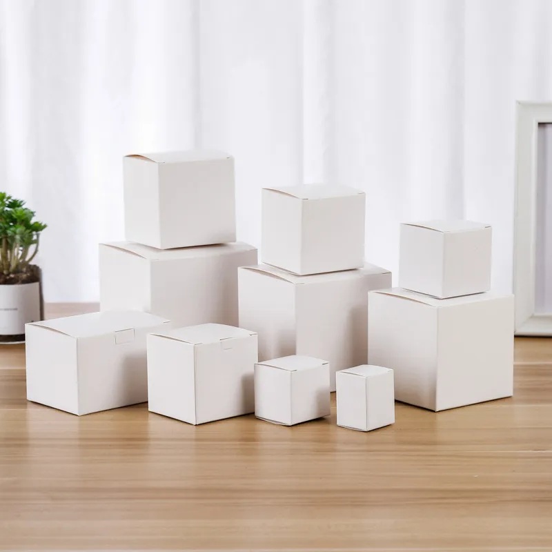Boîte-cadeau carrée en kraft